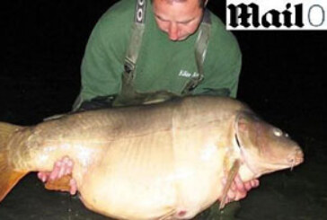 Pescador británico captura una carpa de 45 kilos