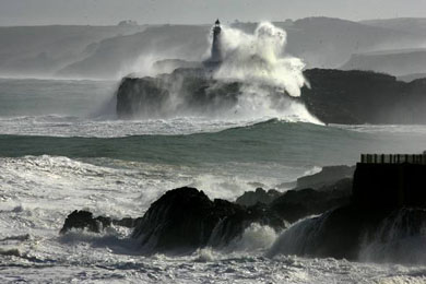 Fallece un pescador de Abanto tras caer al mar en un acantilado en Castro Urdiales