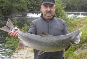 El beratarra José Mari Mitxelena pescó el primer salmón