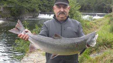 El beratarra José Mari Mitxelena pescó el primer salmón