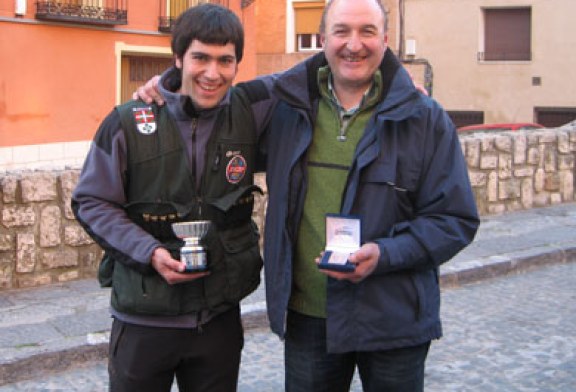 El vasco Mikel Iturralde en el podio del Campeonato Estatal de Caza Menor con Perro