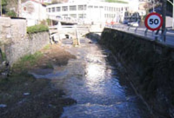 URA y DEBEGESA firman un convenio para continuar regenerando el río Deba