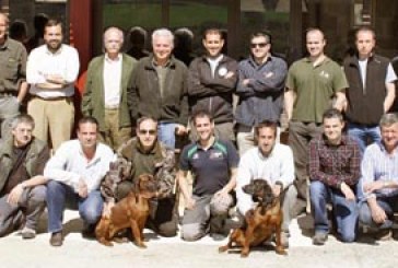 Un curso de rastreo de perros de sangre muestra los entresijos de esta técnica