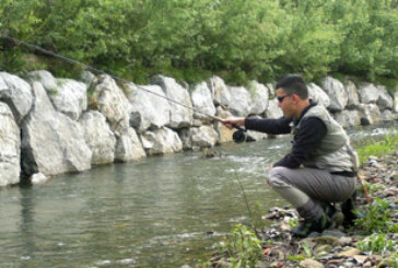 Este domingo arranca la pesca en los ríos de Bizkaia
