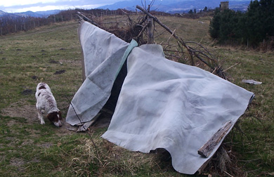 Una decena de puestos de caza aparecen destrozados en Jaizkibel