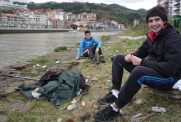 El frío y la nieve estropean la apertura de la pesca