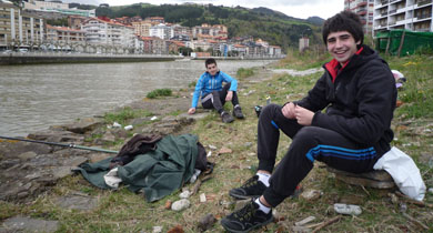 El frío y la nieve estropean la apertura de la pesca