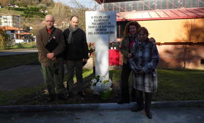 Inauguran en Sopuerta un monolito en homenaje a Felipe Ortiz