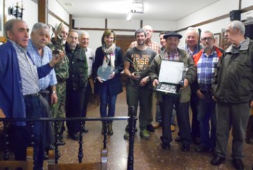 La sociedad de Sopuerta homenajea a Irene Pardo en el II. Memorial Felipe Ortiz