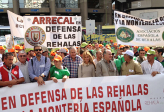 Miles de cazadores se manifiestan en Madrid en defensa de las rehalas y la montería