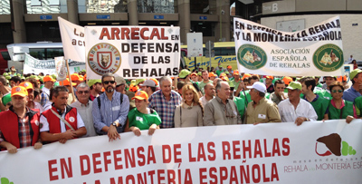 Miles de cazadores se manifiestan en Madrid en defensa de las rehalas y la montería