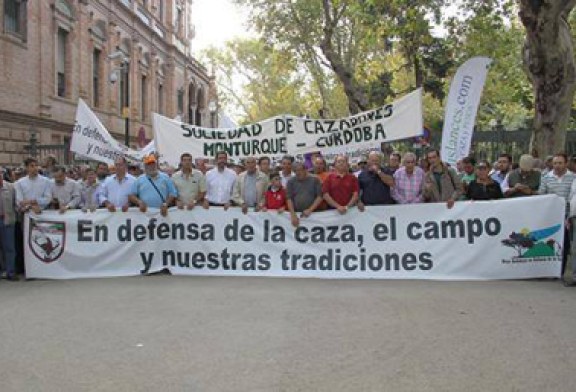 50.000 cazadores y silvestristas se manifiestan en Sevilla en un día histórico para el sector cinegético andaluz