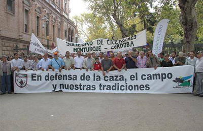 50.000 cazadores y silvestristas se manifiestan en Sevilla en un día histórico para el sector cinegético andaluz