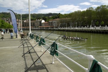 La Escuela de Pesca del Consorcio de Aguas Bilbao-Bizkaia reanuda este domingo la temporada de primavera en el muelle de Ripa