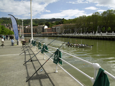 La Escuela de Pesca del Consorcio de Aguas Bilbao-Bizkaia reanuda este domingo la temporada de primavera en el muelle de Ripa