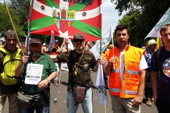 Masiva protesta de pescadores y cazadores contra la nueva normativa de especies invasoras