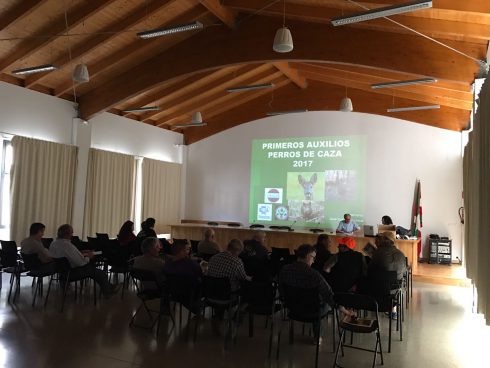 CHARLA SOBRE PRIMEROS AUXILIOS CANINOS EN KUARTANGO