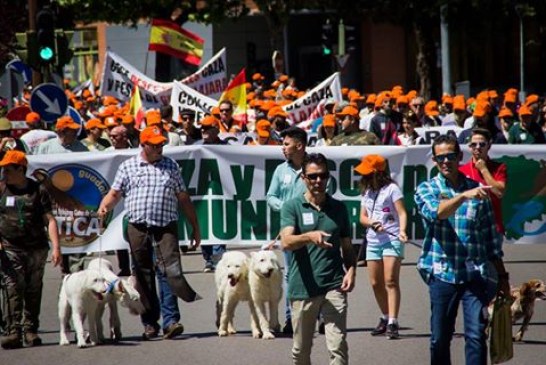 EXITO DE ASISTENCIA EN LA MANIFESTACIÓN DE CAZADORES Y PESCADORES EN GUADALAJARA