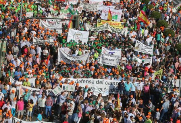 El mundo rural llena Córdoba. La manifestación es un éxito