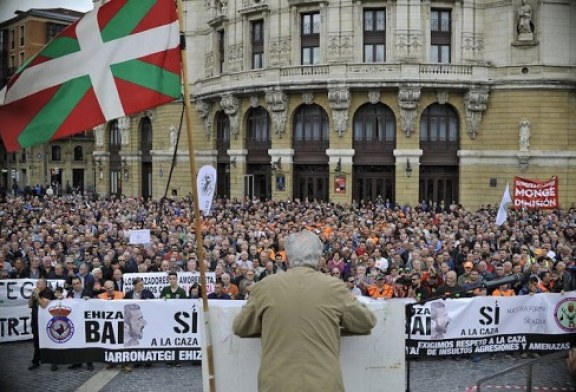 Miles de personas exigen respeto para la caza tradicional en Bilbao