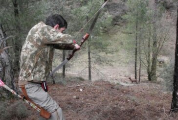 La RFEC presenta a la Intervención Central el ‘carnet de cazador arquero’
