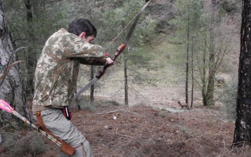 La RFEC presenta a la Intervención Central el ‘carnet de cazador arquero’