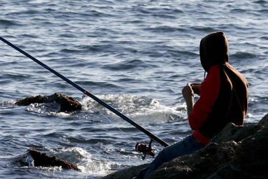 Desaparecido un pescador en el espigón de Ondarroa