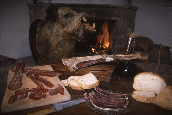 Fomentan el consumo de carne de jabalí para reducir los accidentes de tráfico