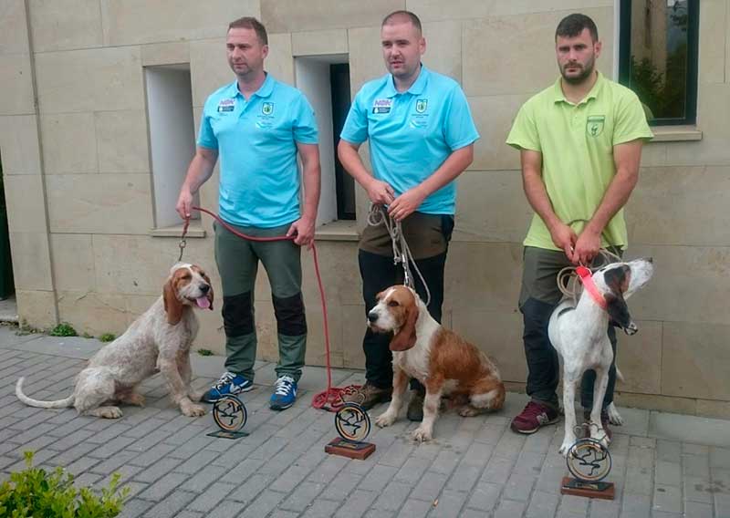 El gallego Michael Otero y ‘Chacho’ se imponen en el XXVII Campeonato de España de Perros de Rastro Atraillados, modalidad Jabalí