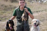 Iniciándose en la caza menor con perro, a los 14 años y con su padre, así es el perfil del joven cazador en España