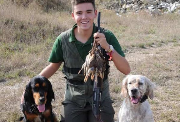 Iniciándose en la caza menor con perro, a los 14 años y con su padre, así es el perfil del joven cazador en España