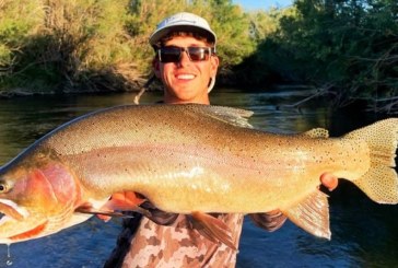 Guía de pesca captura una trucha récord en Yellowstone