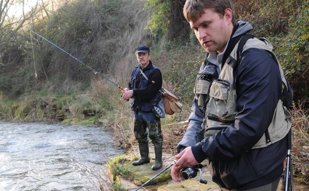 Las aguas del Tirón se abren hoy a la campaña de pesca