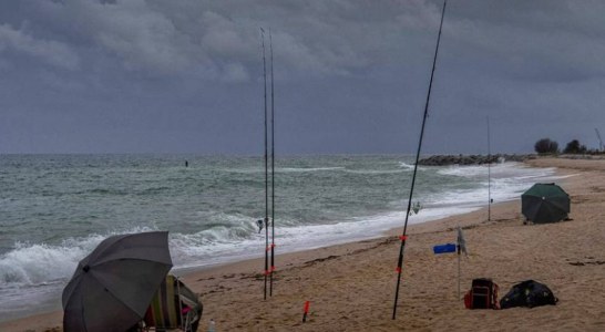 El impacto de la pesca recreativa lleva a Cataluña a plantear límites en el mar