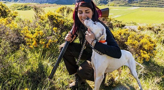 Parlamentarios europeos desmontan la mentira animalista de los perros de caza tras la denuncia de la RFEC