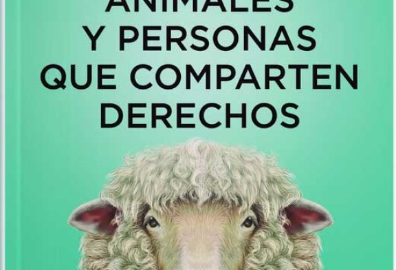 El escritor de La Roca César Alcalá aborda los excesos de los animalistas en su último libro