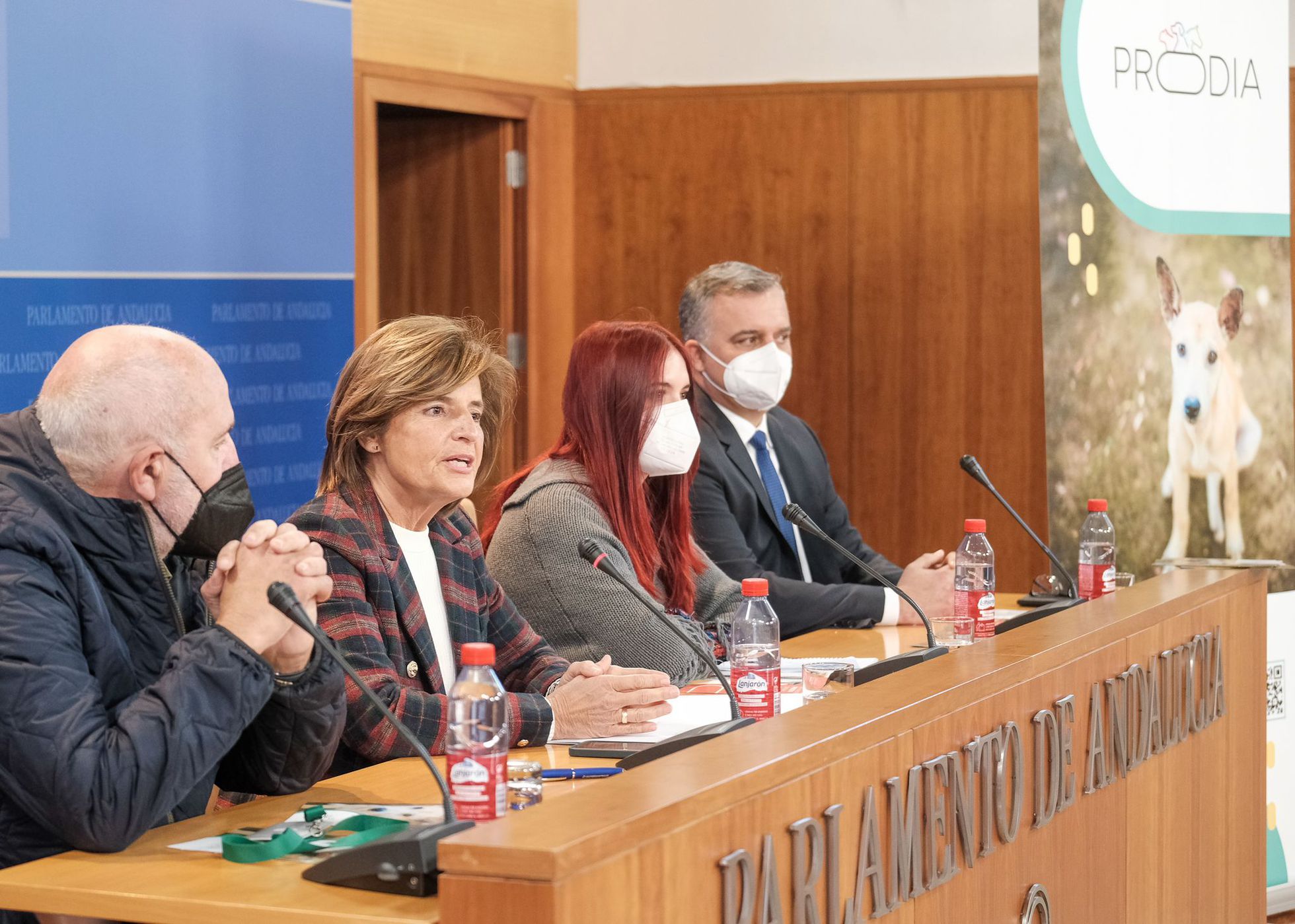 Esperanza Oña, del PP, da cobijo al animalismo en el Parlamento andaluz