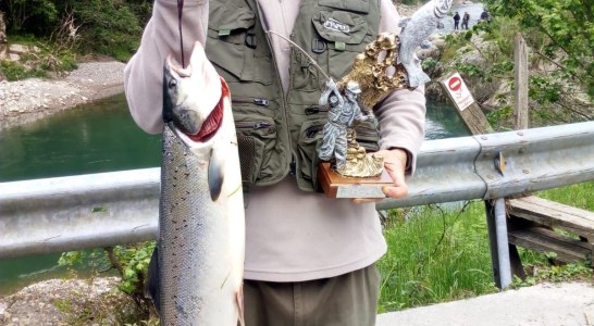 El Lehenbiziko de la temporada para el pescador irunés Pedro Iglesias