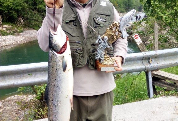 El Lehenbiziko de la temporada para el pescador irunés Pedro Iglesias