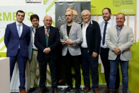 Luis Lera recibe el Premio Asiccaza 2022