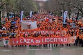 Multitudinaria manifestacion de cazadores en Pamplona