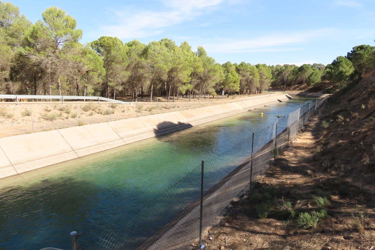 Canales de la muerte. Vallan el perímetro canal de agua para evitar el ahogamiento de animales